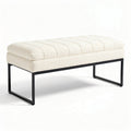 Banco tapizado en tejido de peluche color crema con estructura metálica negra 90 x 40 x 45cm